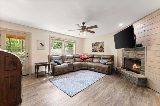 Foto del edificio - 309 Fowler Creek Dr