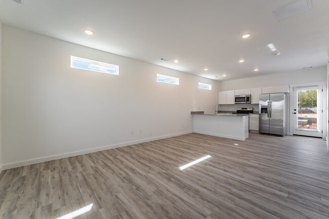 Foto del edificio - Newer 3BR Centerton Gem: Modern Living wit...