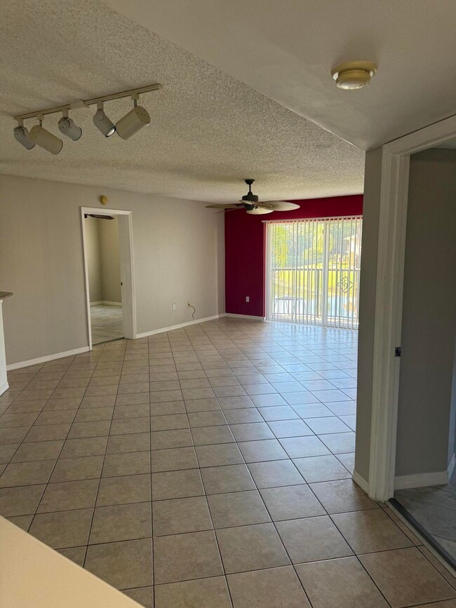 Foto del edificio - 500 Crestwood Ct S