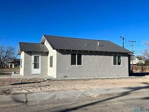Building Photo - 1002 N 7th St