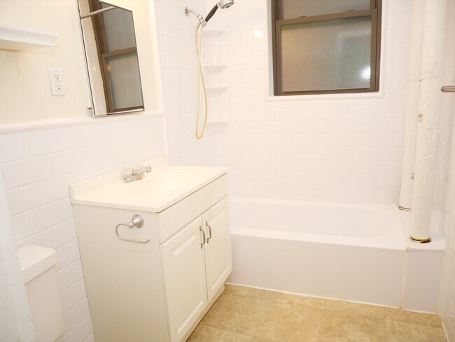 Foto del edificio - 1382 Beacon St