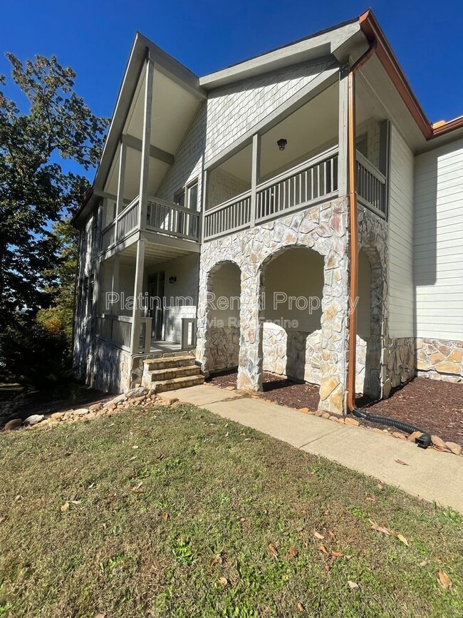Photo - 1305 Smithdale Heights Dr House