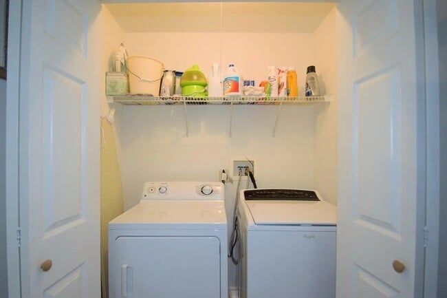 Building Photo - 555 Broxton Ct