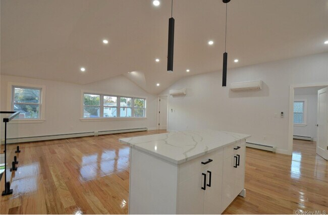 Foto del edificio - 219-42 112th Rd