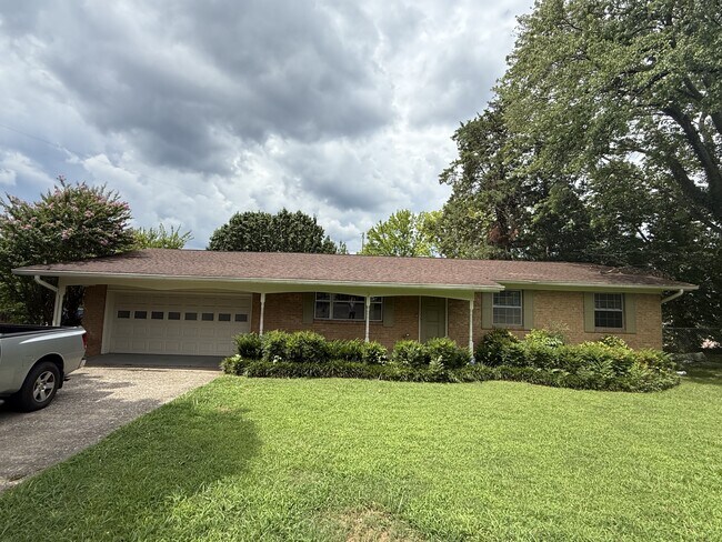 Foto del edificio - 1625 Green Hills Dr