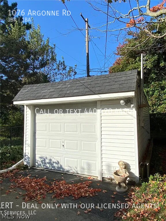 Building Photo - Charming Bungalow 3 Bedroom, 1 bathroom