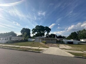 Building Photo - 7207 Harwick Dr