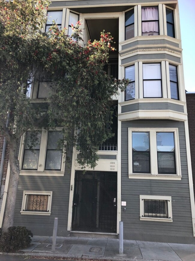 Photo - Bright & Spacious One Bedroom, Recently Renovated, W&D in Unit. Available Now! House