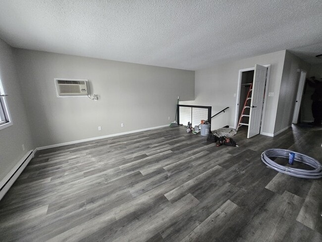 Building Photo - 700 Great Plains Ct
