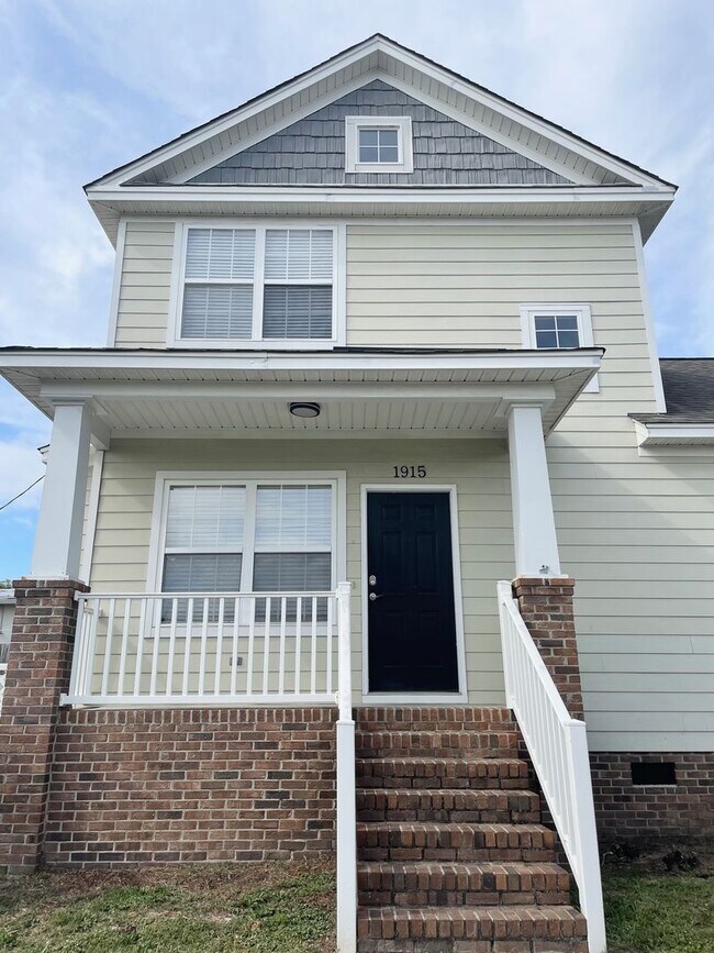 Building Photo - Nice Home located in Rosewood area and clo...