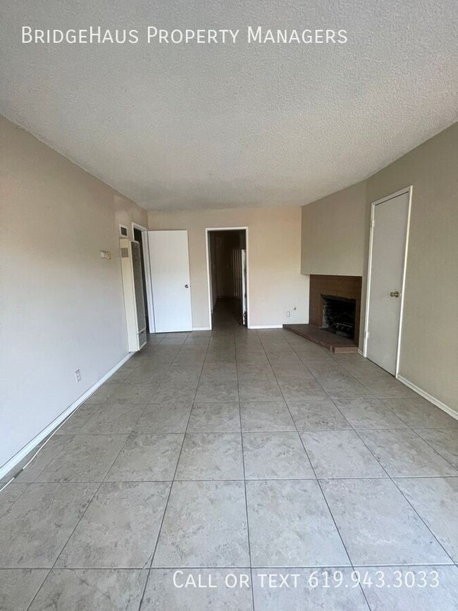 Building Photo - 516 S Tulip St
