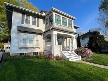 Building Photo - 1120 Centre St