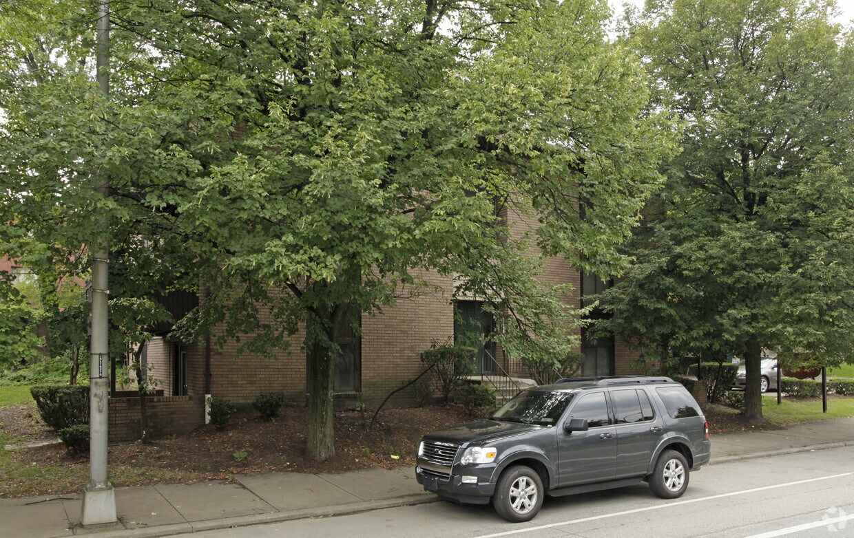 Primary Photo - 5684 E Liberty Blvd
