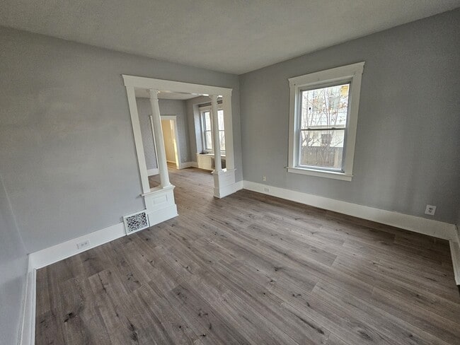 Foto del edificio - 1850 E 32nd St