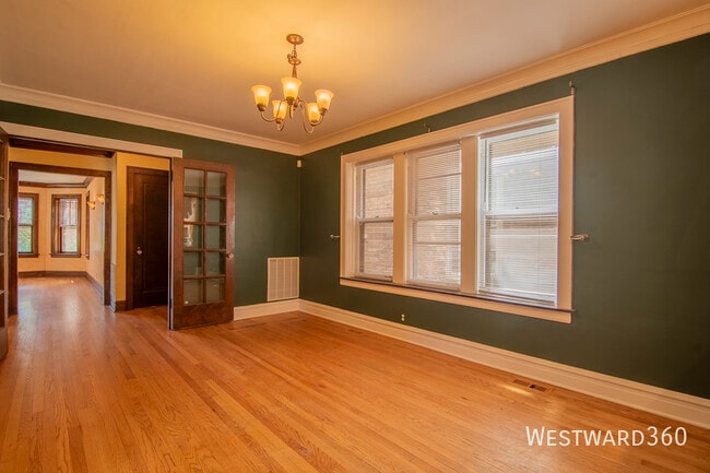 Building Photo - 5944 N Artesian Ave