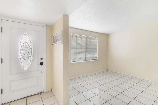 Building Photo - 4612 Swan Dr