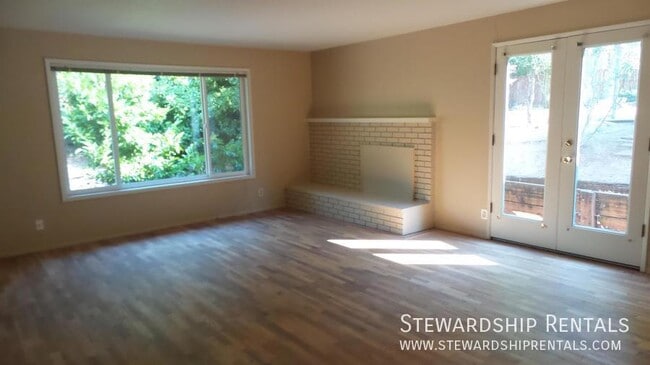 Building Photo - Spacious 5 Bd, Close to LCC or U of O!