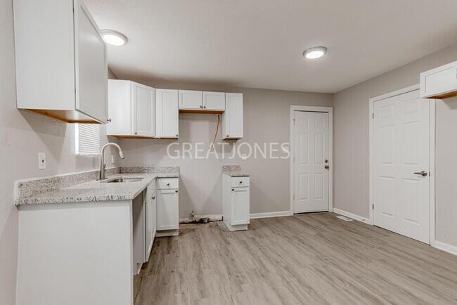 Building Photo - NOW OFFERING HALF OFF FIRST FULL MONTH IF ...