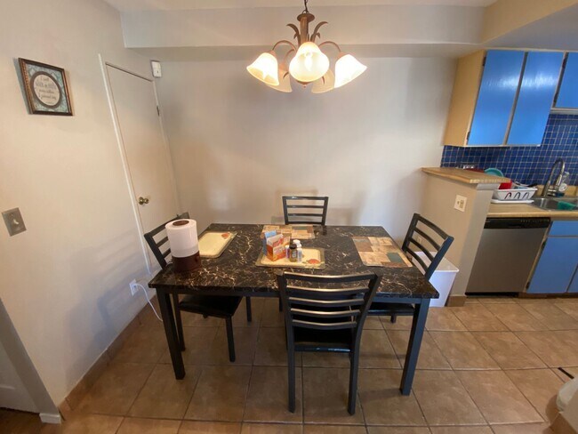 Building Photo - Spacious Aurora Condo
