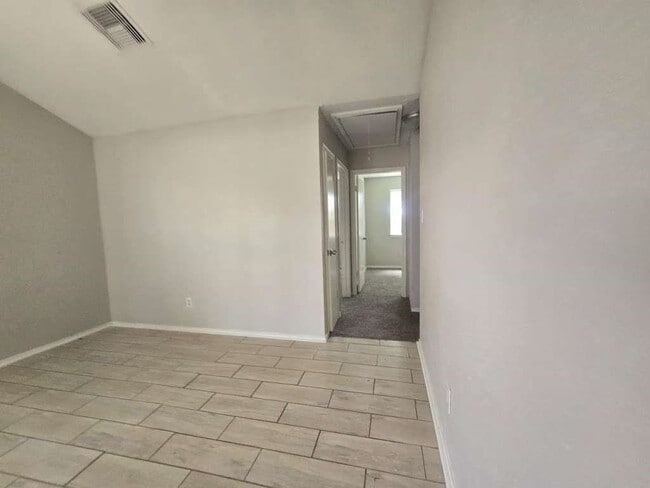 Building Photo - 5400 Linda Ln