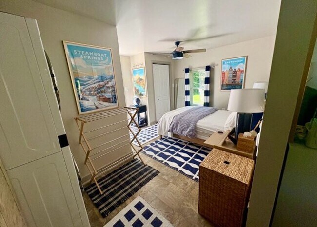 Building Photo - Spacious Cottage