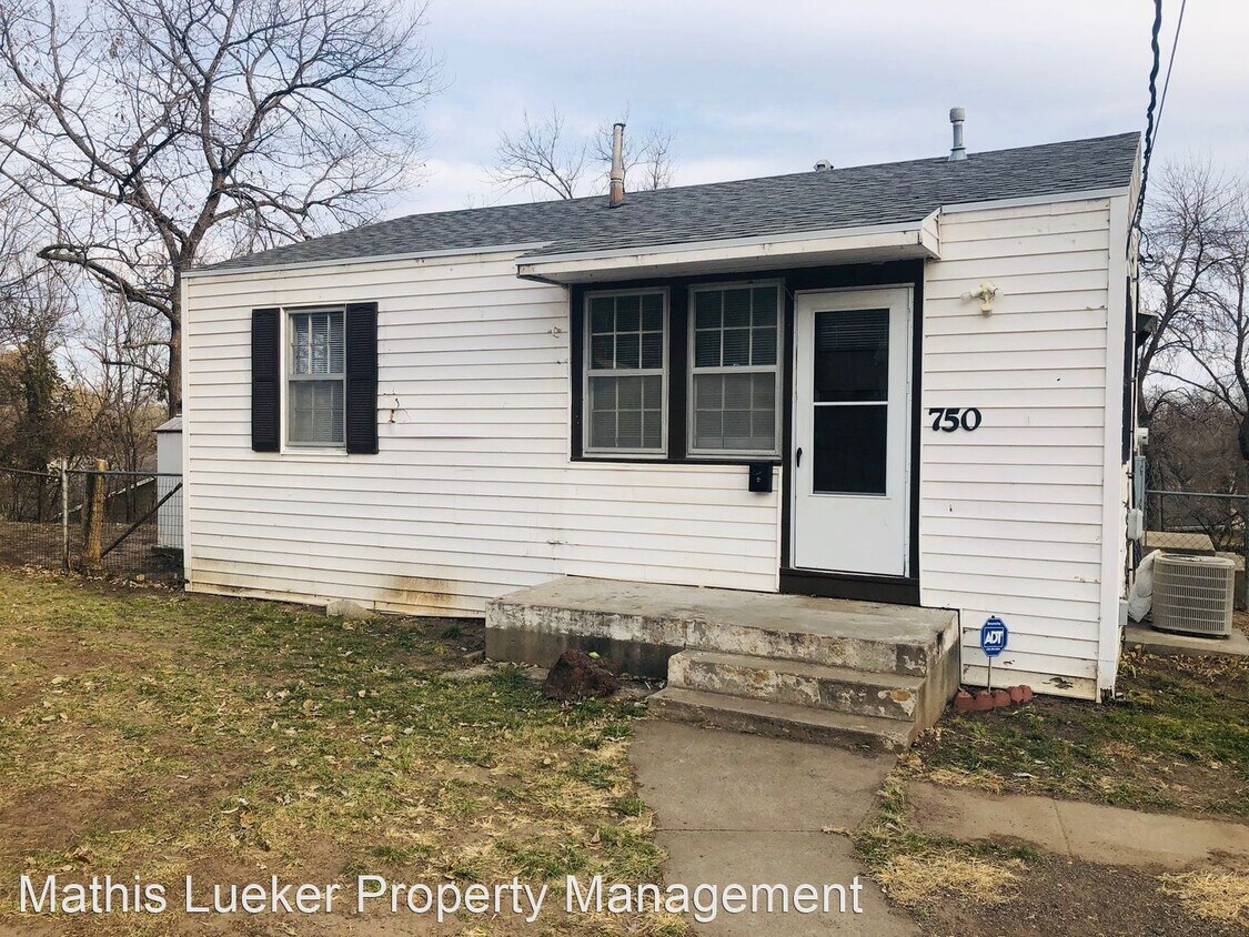 2 br, 1 bath House 750 W 1st House Rental in Junction City, KS