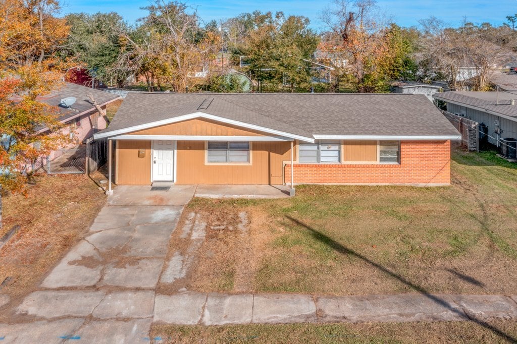 Primary Photo - 1305 Sunset Dr