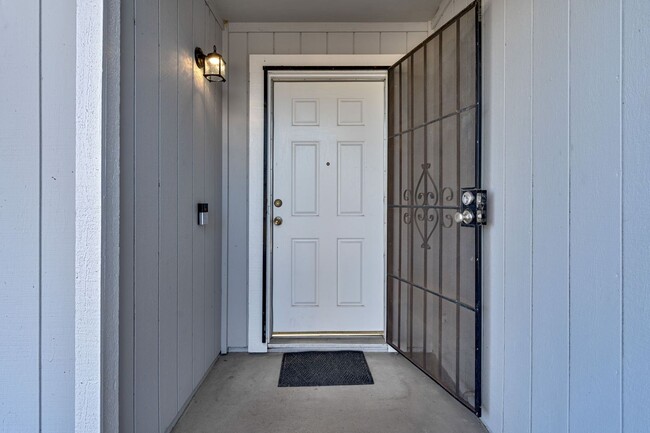 Building Photo - 7936 Sunrise Greens Dr