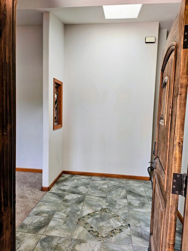 Foto del edificio - ALL PROSPECTIVE TENANTS MUST SUBMIT A $58 ...