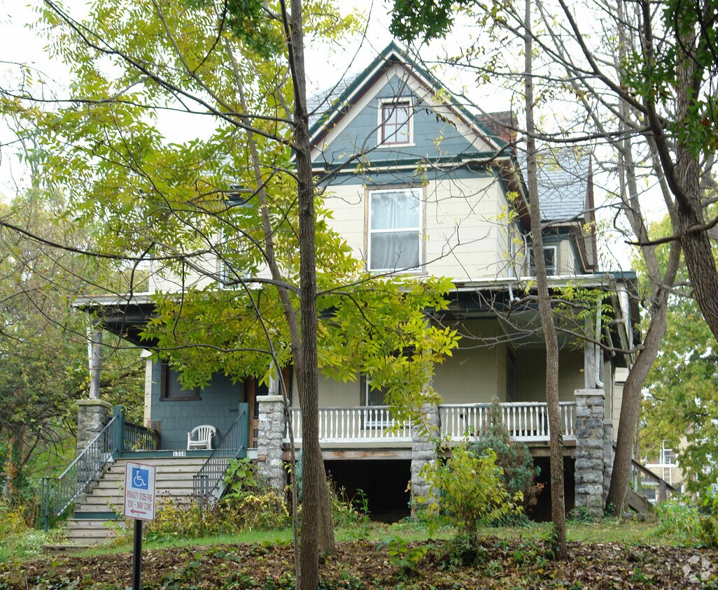 Building Photo - 1318 Maple Ave