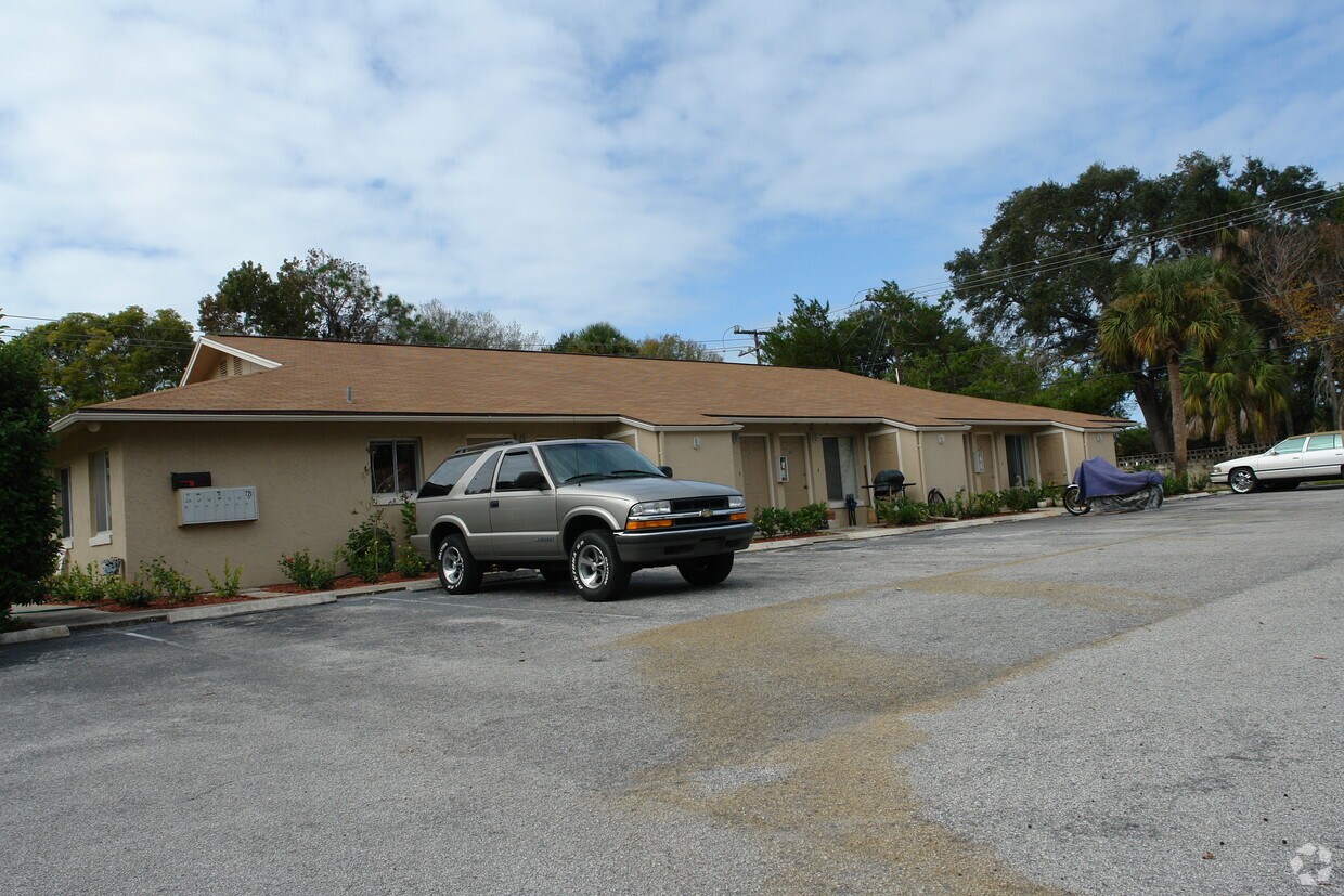 Primary Photo - 700-740 Northern Rd