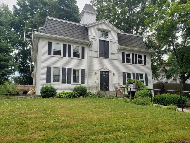 Foto del edificio - 240 Winthrop St