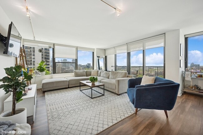 Photo - 1560 N Sandburg Terrace Apartment