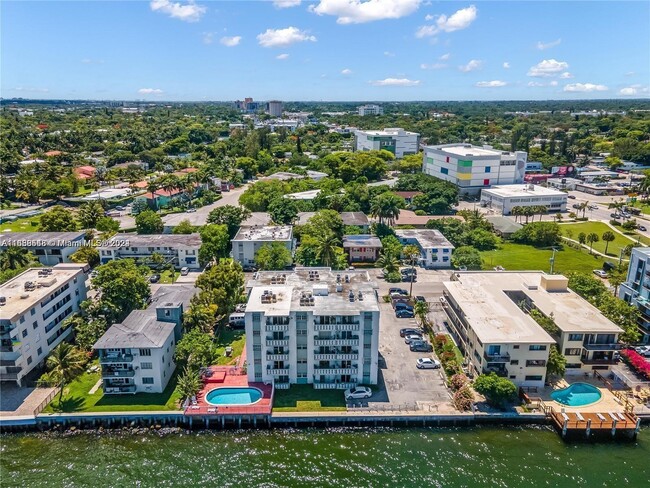 Foto del edificio - 7825 NE Bayshore Ct