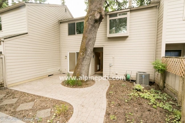 Building Photo - Great townhome in Central Park Condos
