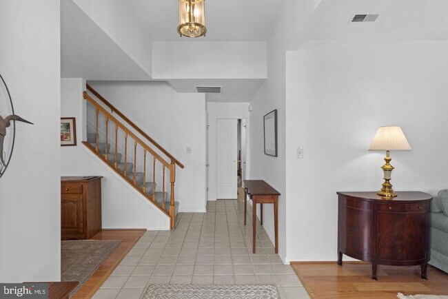 Building Photo - 709 Sydney Terrace