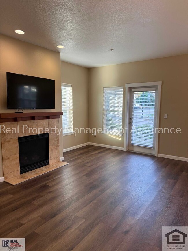 Building Photo - 10651 NE Red Wing Way