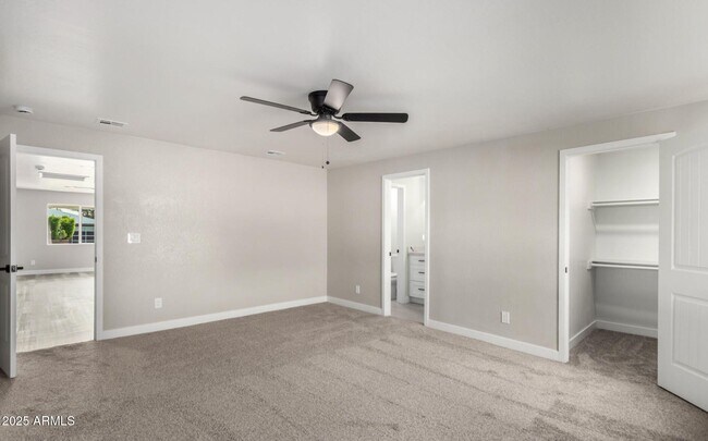 Foto del edificio - 4402 E Mitchell Dr