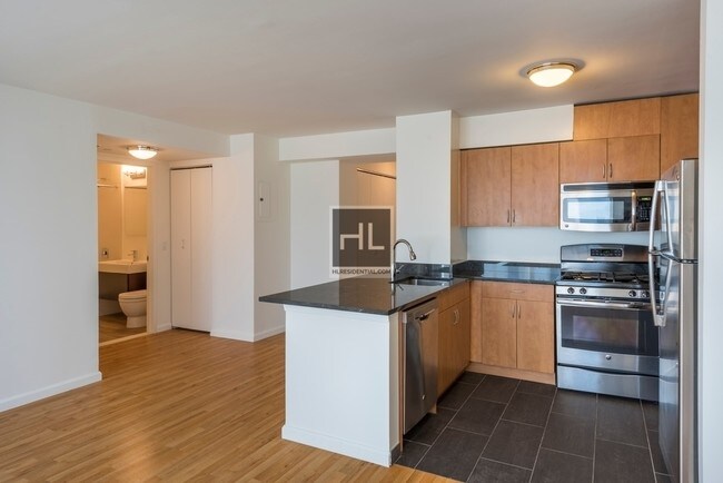 Building Photo - 66 W 38th St