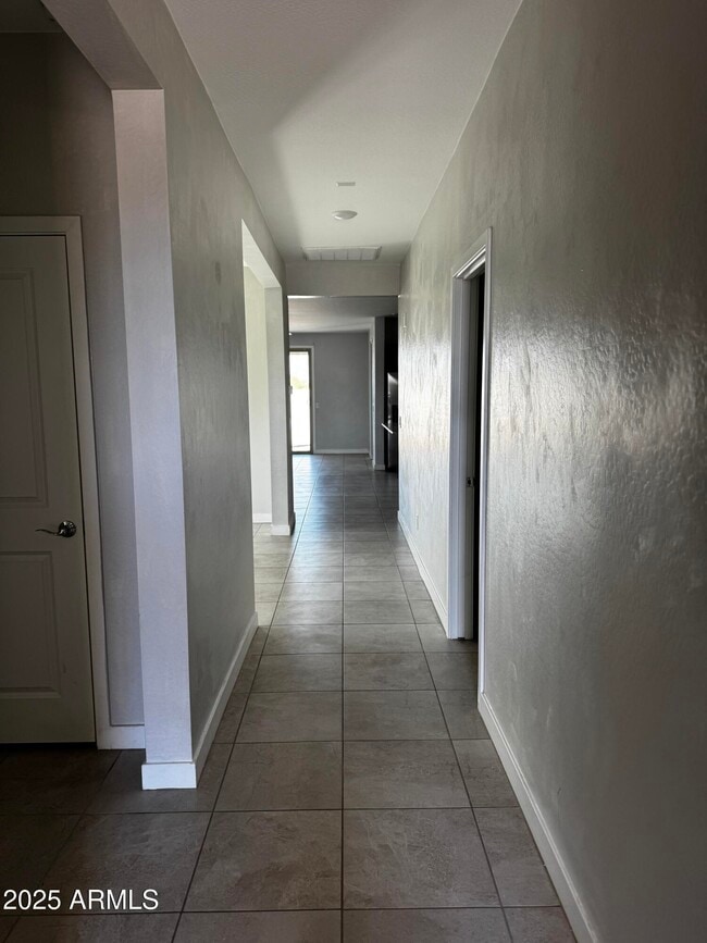 Foto del edificio - 23436 W Winslow Ave