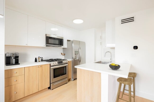 Building Photo - 1441 S Bedford St