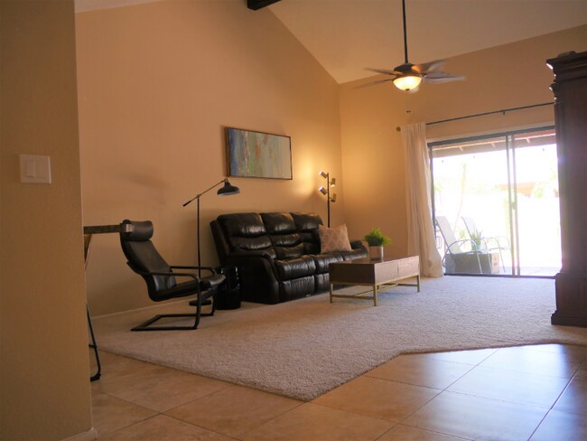 Foto del edificio - 930 W Summit Pl