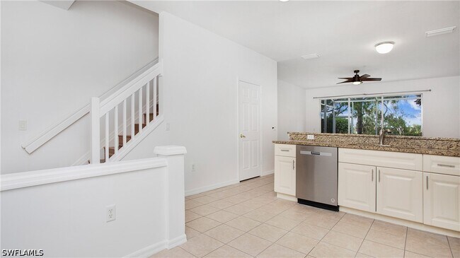 Building Photo - 880 Hampton Cir