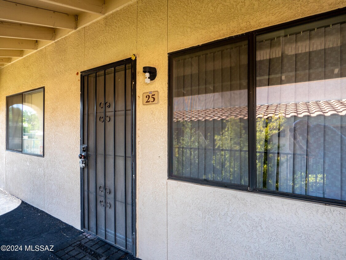 Foto principal - 7664 E 22nd St