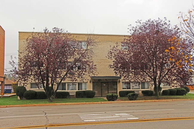 Building Photo - 5000 Church Apartments