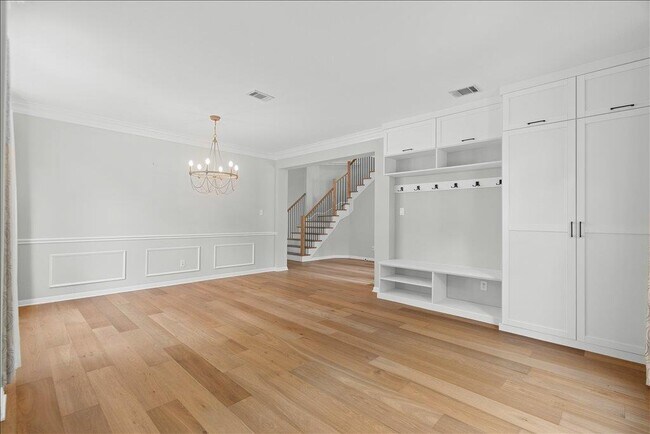 Foto del edificio - 5301 Deerwood Ln
