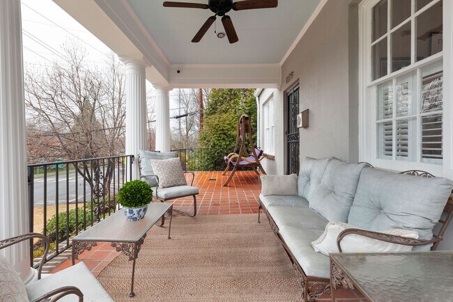 Building Photo - Timeless 3/2 in the Heart of Midtown by Piedmont Park!