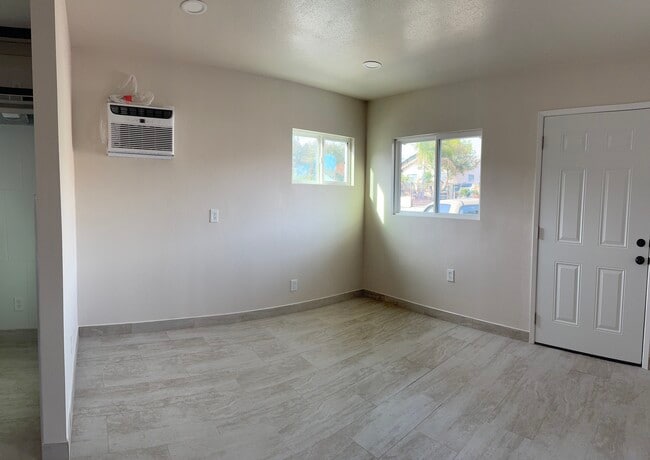 Right side living room. - 3872 Percy St