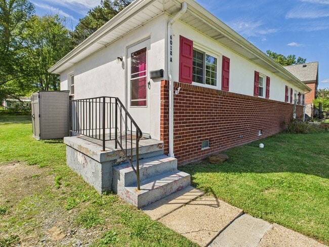 Building Photo - 6018 Club Rd