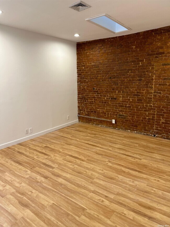 Foto del edificio - 959 Wyckoff Ave